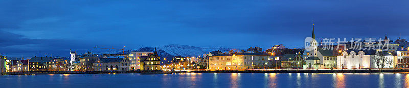 夜景Reykjavík Tjörnin城市全景